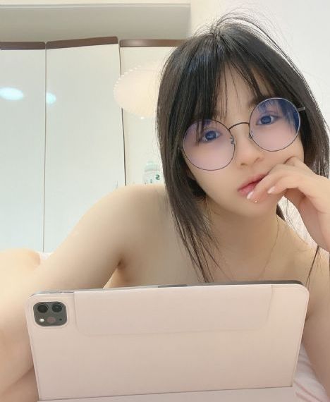 扒开我的腿用黄瓜折磨我渺渺_完整版BD高清中字