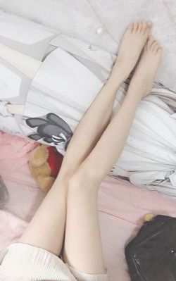啜乳左右_4K免费观看韩国